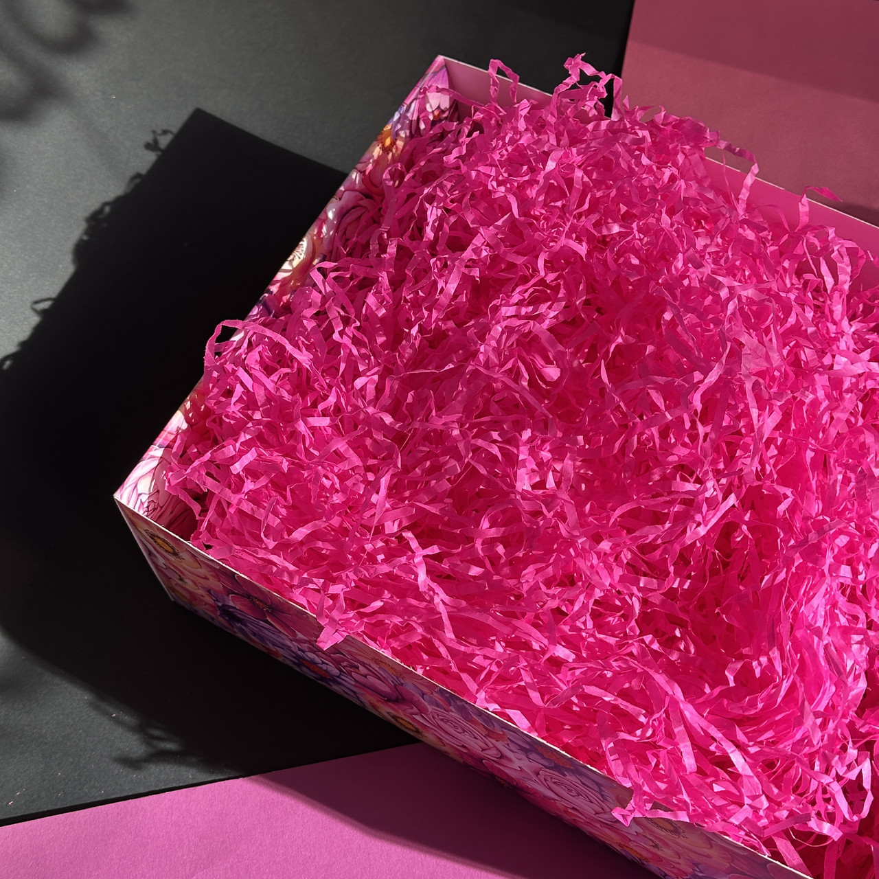 Наповнювач для коробок паперовий 3 мм 100 г яскраво-рожевий, фото 1