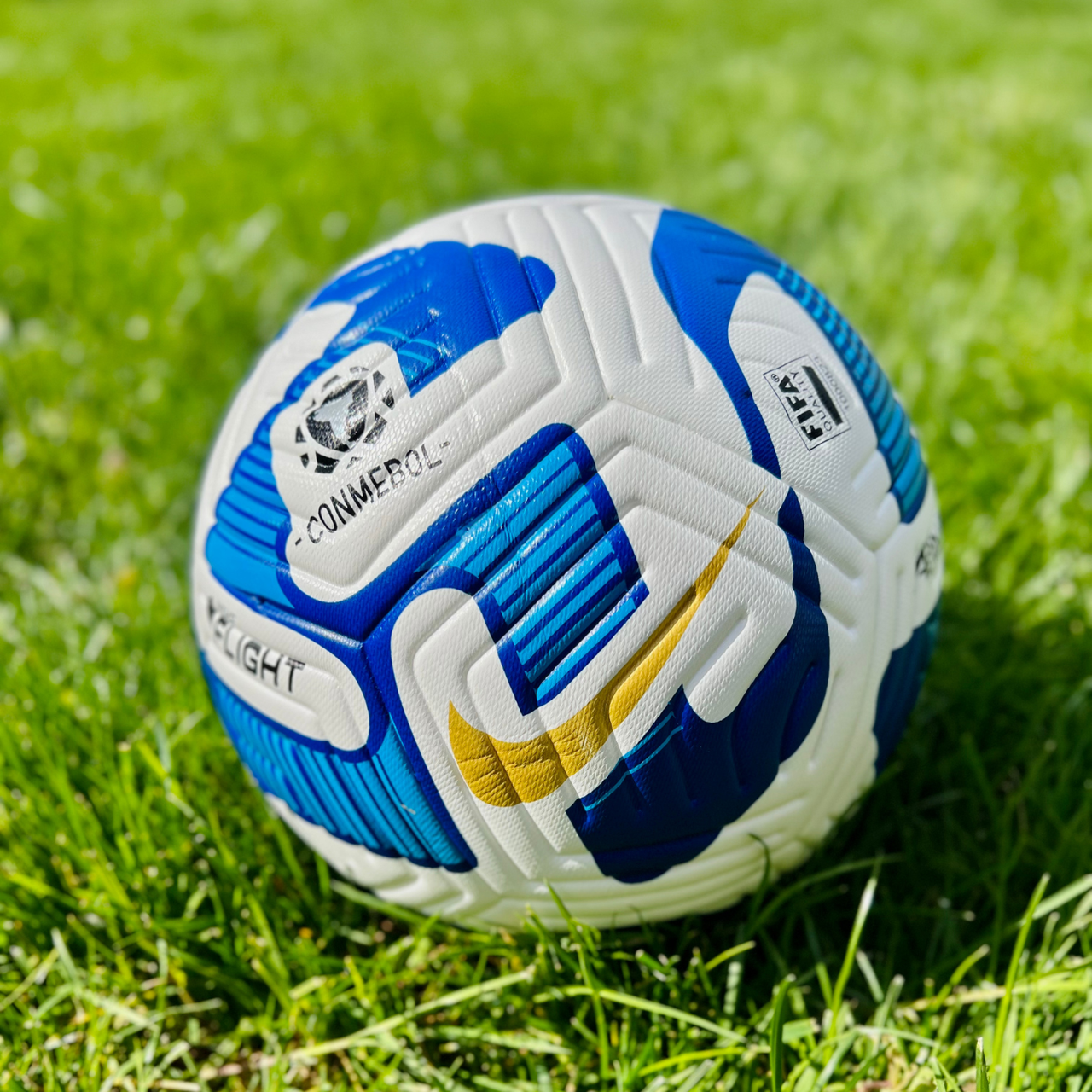 Футбольний мʼяч Nike Conmebol Flight