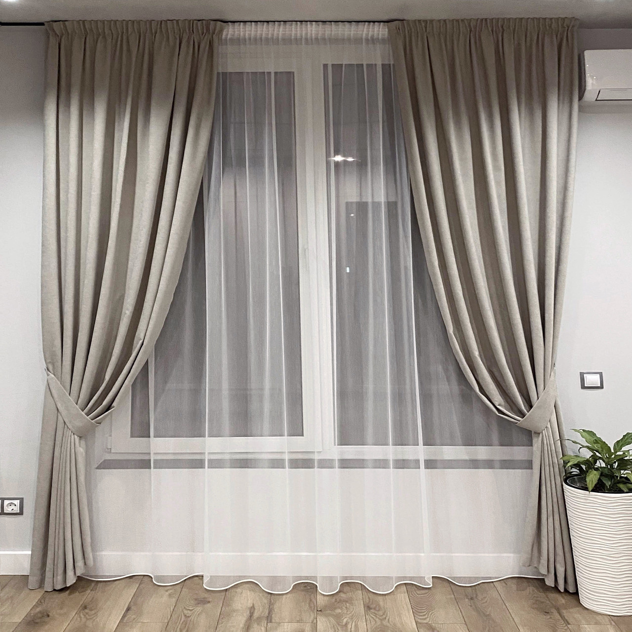 Комплект штори 2 шт з підхватами 180х250 см мікровелюр Сіро-беж тюль бамбук 300 см Тепло-білий, фото 1