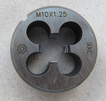 Плашка ( Лерка ) М 10 х 1.25 метрична ДЕРЖСТАНДАРТ 9740 Ферон