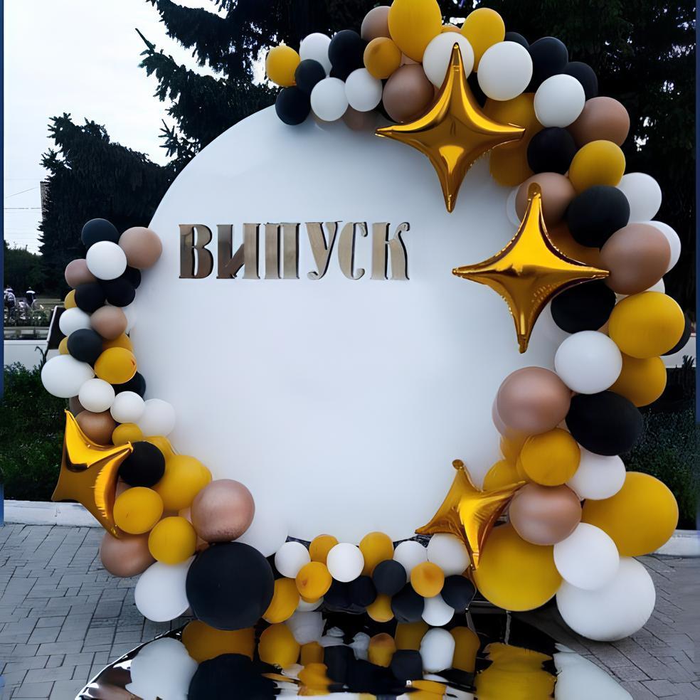 Арка гірлянда з повітряних куль МОККО