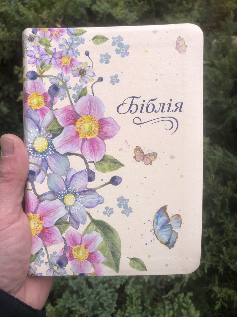 Біблія, 13х18 см, молочна з квітами, з декоративним торцем, шкірзамінник.