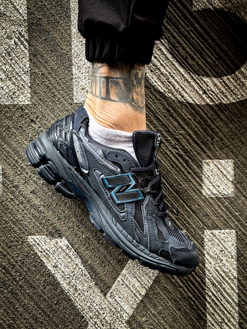 Кросівки New Balance 1906D Black Blue Reflective | чорні з синім і рефлективом, розміри 36–44