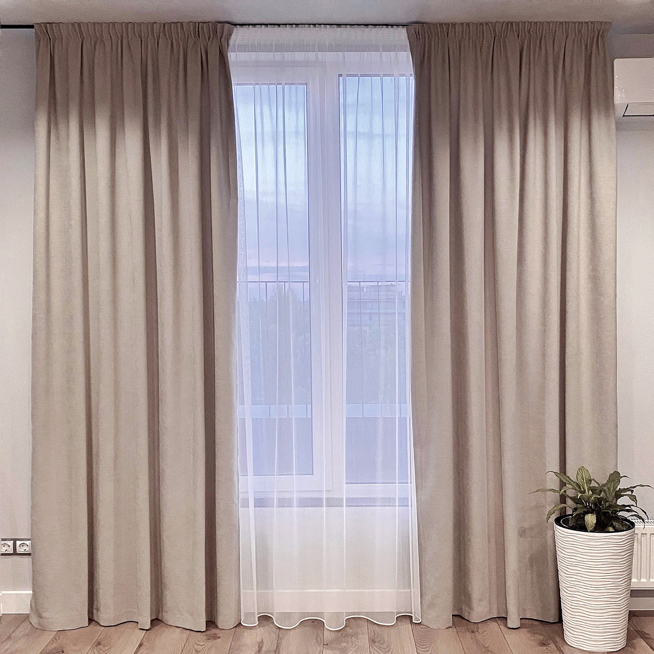 Комплект штори 2 шт 300х250 см мікровелюр Беж-капучино, тюль бамбук 400 см Тепло-білий, фото 1