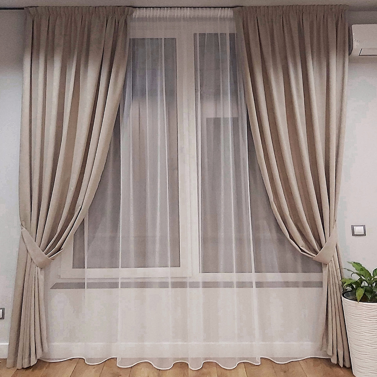 Комплект штори 2 шт. з підхватами 250х250 см мікровелюр Беж-капучино, тюль бамбук 450 см Тепло-білий, фото 1