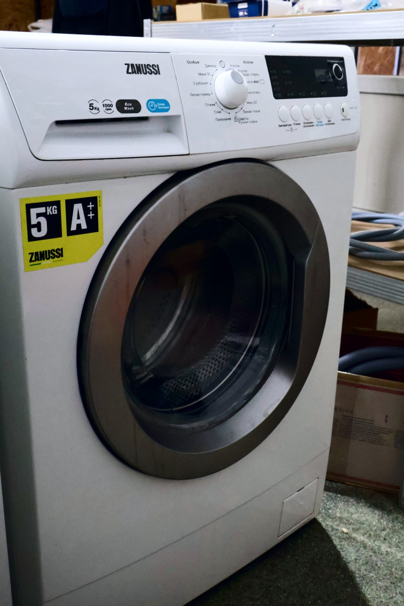 Пральна машина Zanussi ZWSE7100VS Б/В