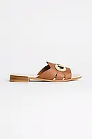 Urbanshop com ua Шкіряні шльопанці Karl Lagerfeld PETALO BROOCH SLIDE жіночі колір коричневий KL80725 РОЗМІРИ
