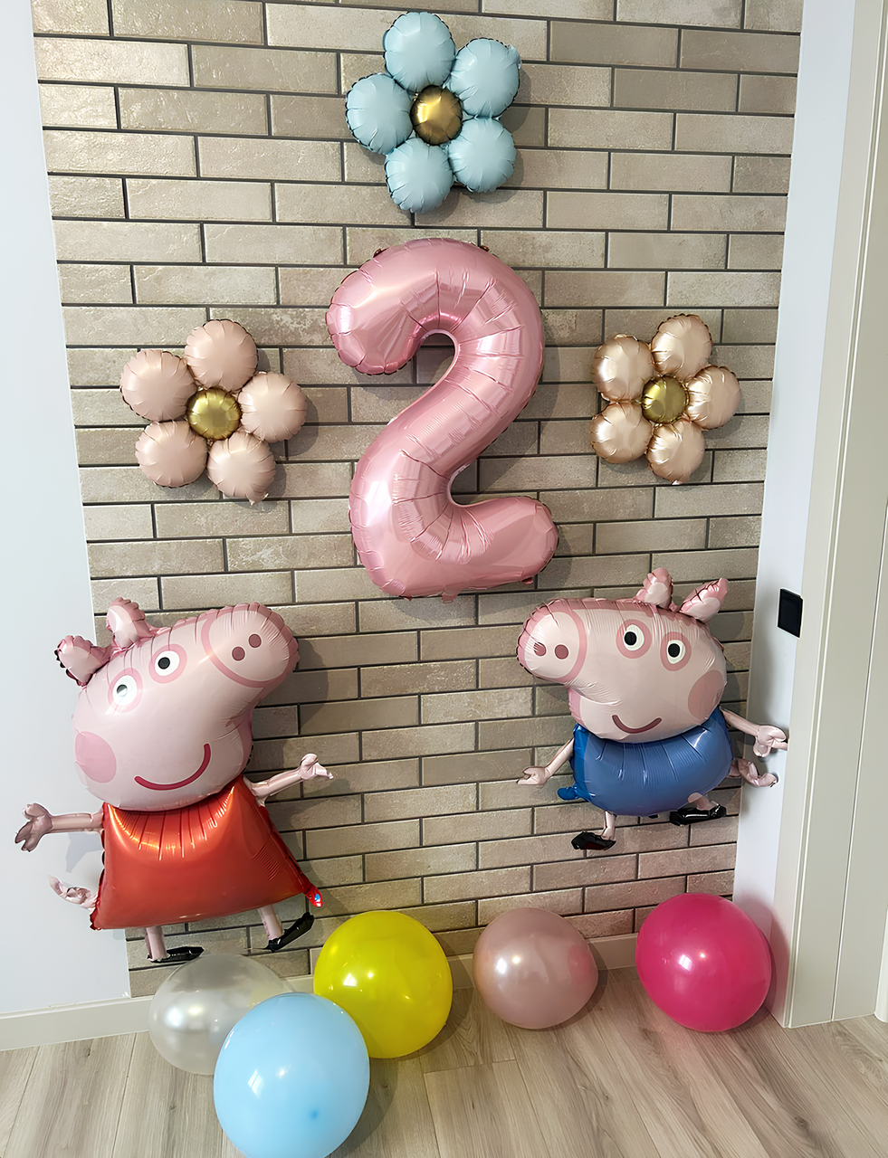 Фотозона з кульок Свинка Пеппа з ромашками (11 кульок)