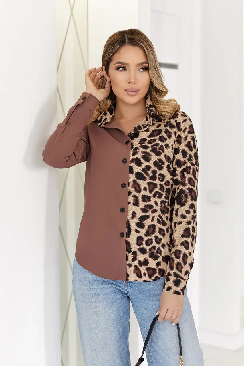 Жіноча блузка на ґудзиках наполовину з леопардовим принтом із легкого софту, фото 1