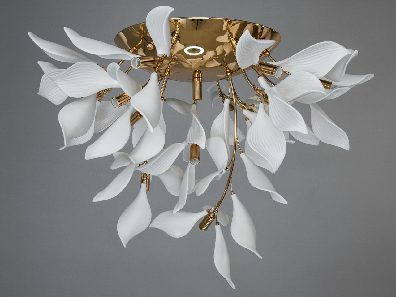 Стельова люстра з фарфоровими елементами, 16 ламп, золотиста, фото 1