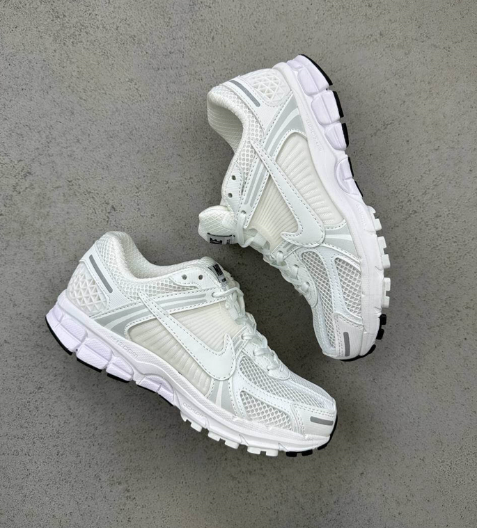 Жіночі чоловічі кросівки Nike Vomero Zoom 5 White білі Найк Вомеро на весну літо