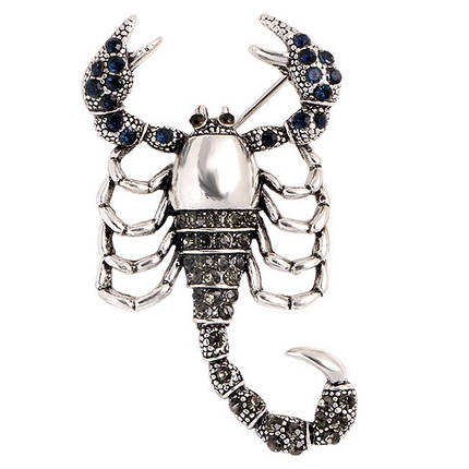 Брошка металева на сріблястій основі скорпіон із синіми та пудровими рожевими стразами розмір 55х35 мм, фото 1
