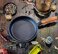 Універсальна кругла класична сковорода 24 см з дерев'яною натуральною ручкою майстерня чавунні сковороди сковорідки гарної якості
