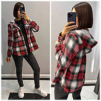 Женская рубашка в клетку с капюшоном красная
