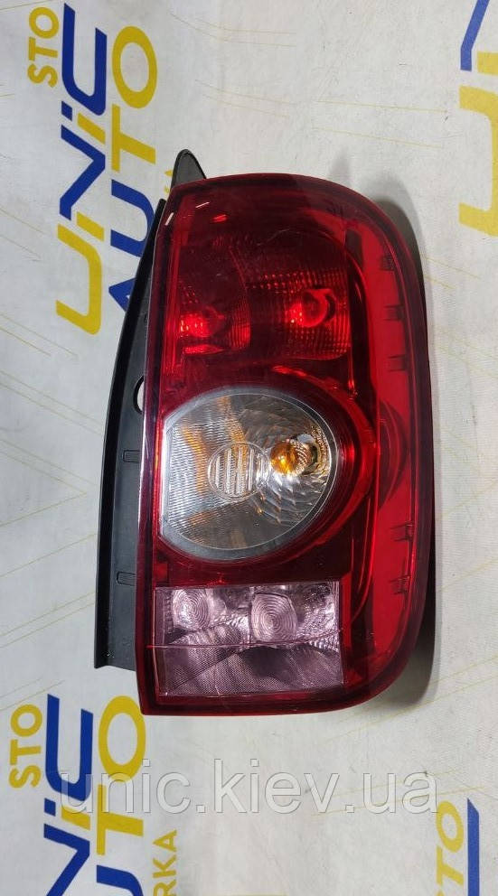 Ліхтар правий Рено Дастер б/в 265550033R