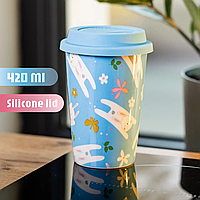Багаторазовий керамічний стакан 420 мл із силіконовою кришкою та отвором для трубочки у весняному стилі