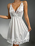 Красивий жіночий пеньюар білого кольору з тонкого атласу з мереживом, фото 4