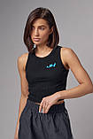 Спортивна жіноча майка в рубчик з вишивкою JH чорний трикотажний кроп топ жіночий, фото 6