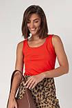 Еластична базова жіноча майка на широких бретелях однотонна червона майка без рукавів розмір S, фото 7