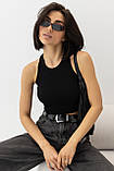 Однотонна жіноча майка топ в рубчик з еластичного трикотажу чорний базовий топ розмір Л, фото 6