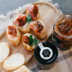 Олія, соус, томати