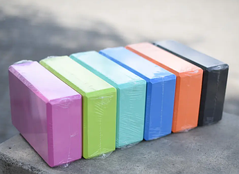 Блок для йоги 23х15х7.5 см Різні кольори