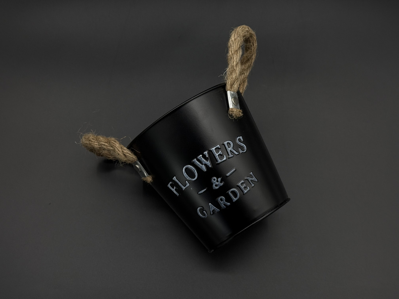 Відро декоративне металеве для квітів, вазонів з візерунком і шнурком. Колір чорний. 12,3х13,5х9см, фото 1