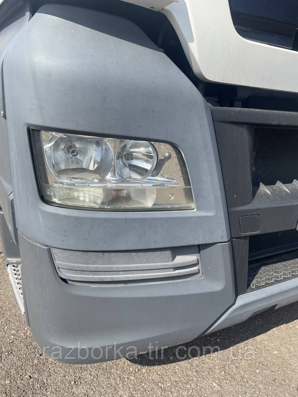 Man TGX E6 фара права основна 81251016498