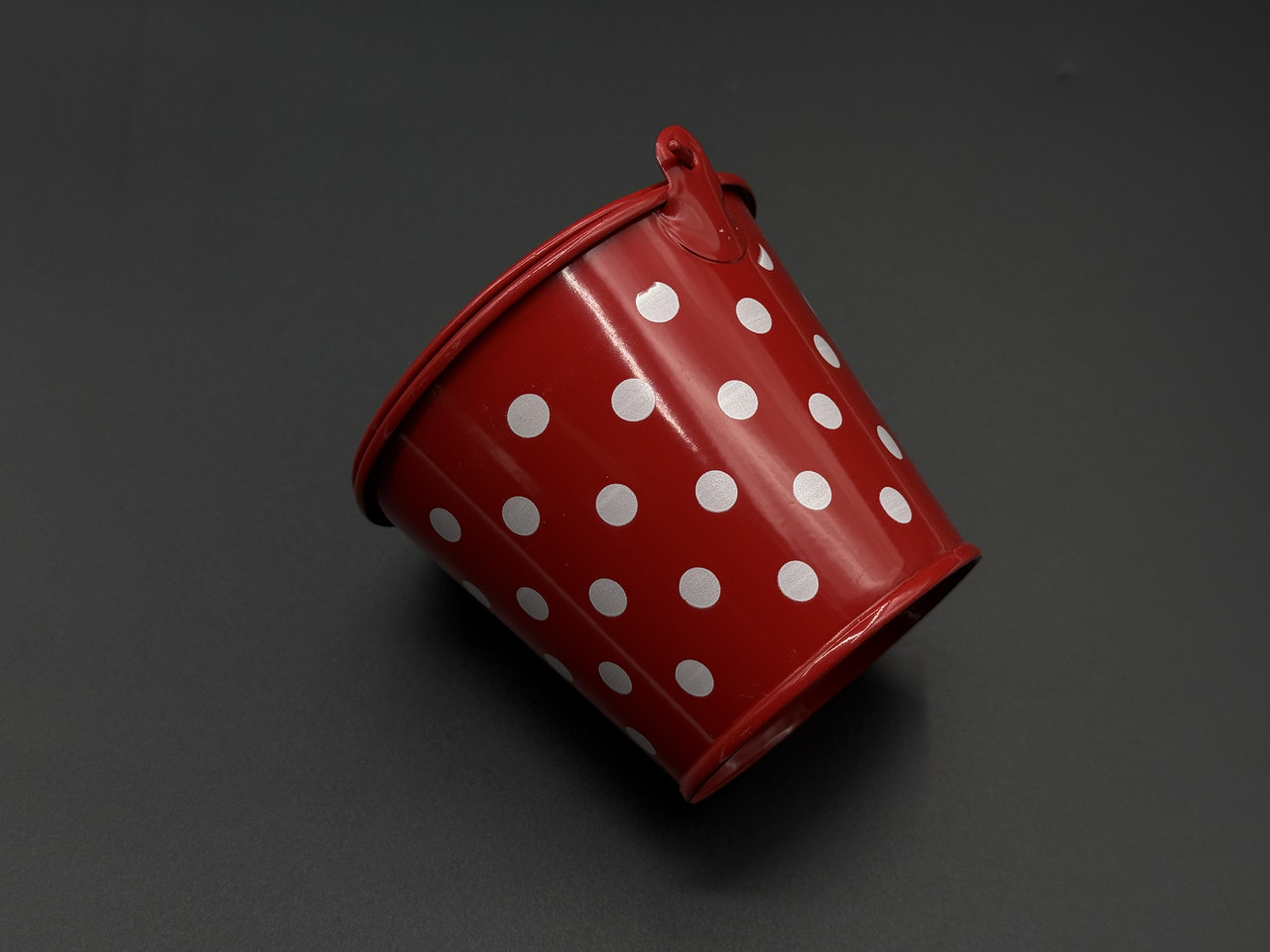 Декоративне відерце для квітів металеве Колір червоний+білий горошок. 7,3х8,5х6см, фото 1