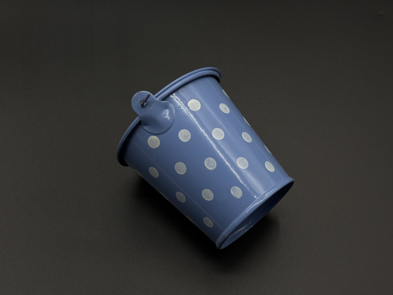 Декоративне відерце для квітів металеве Колір блакитний+білий горошок. 7х7х5,2см, фото 1