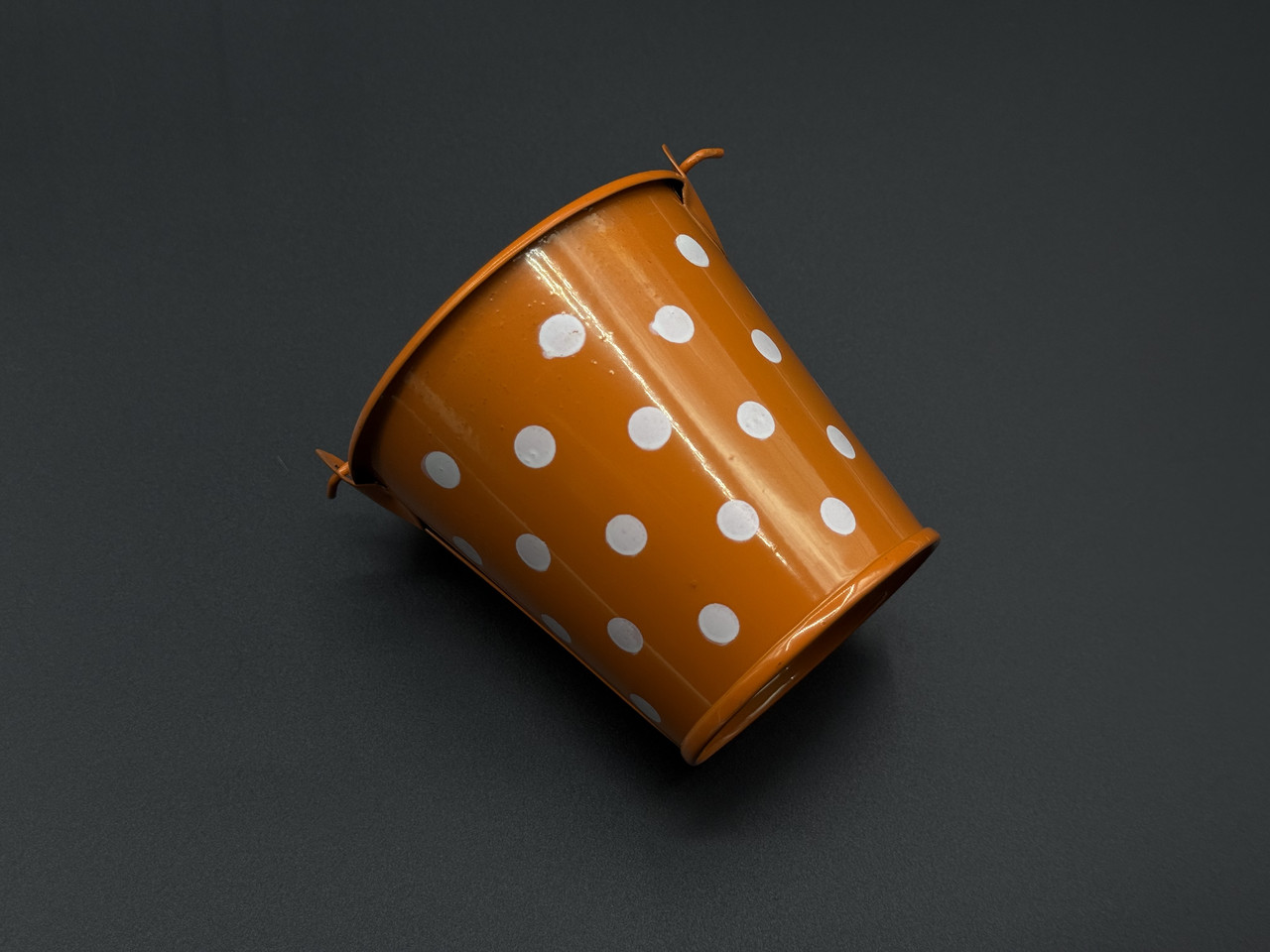 Декоративне відерце для квітів металеве Колір помаранчевий+білий горошок. 7х7х5,2см, фото 1