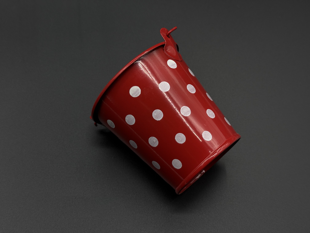 Декоративне відерце для квітів металеве Колір червоний+білий горошок. 7х7х5,2см, фото 1