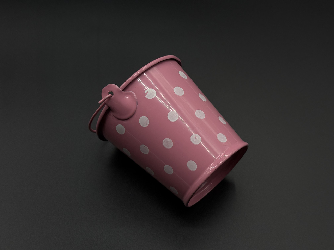 Декоративне відерце для квітів металеве Колір світло-рожевий+білий горошок. 7х7х5,2см, фото 1