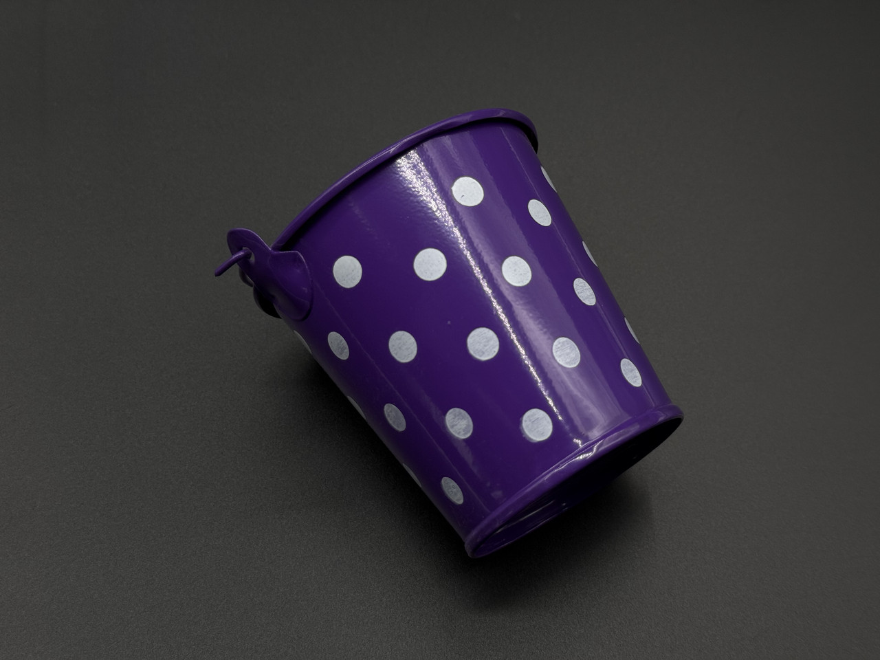 Декоративне відерце для квітів металеве Колір фіолетовий+білий горошок. 7х7х5,2см, фото 1