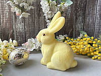 Великодній декор Кролик велюр 15 см жовтого кольору