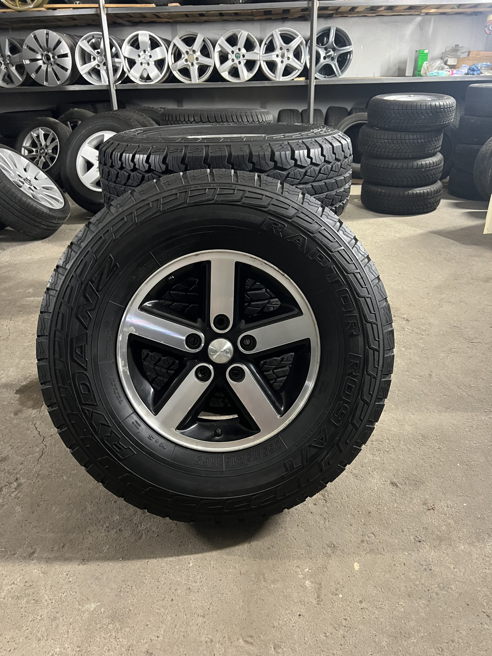 Комплект коліс Jeep R16 5x127 265/75
