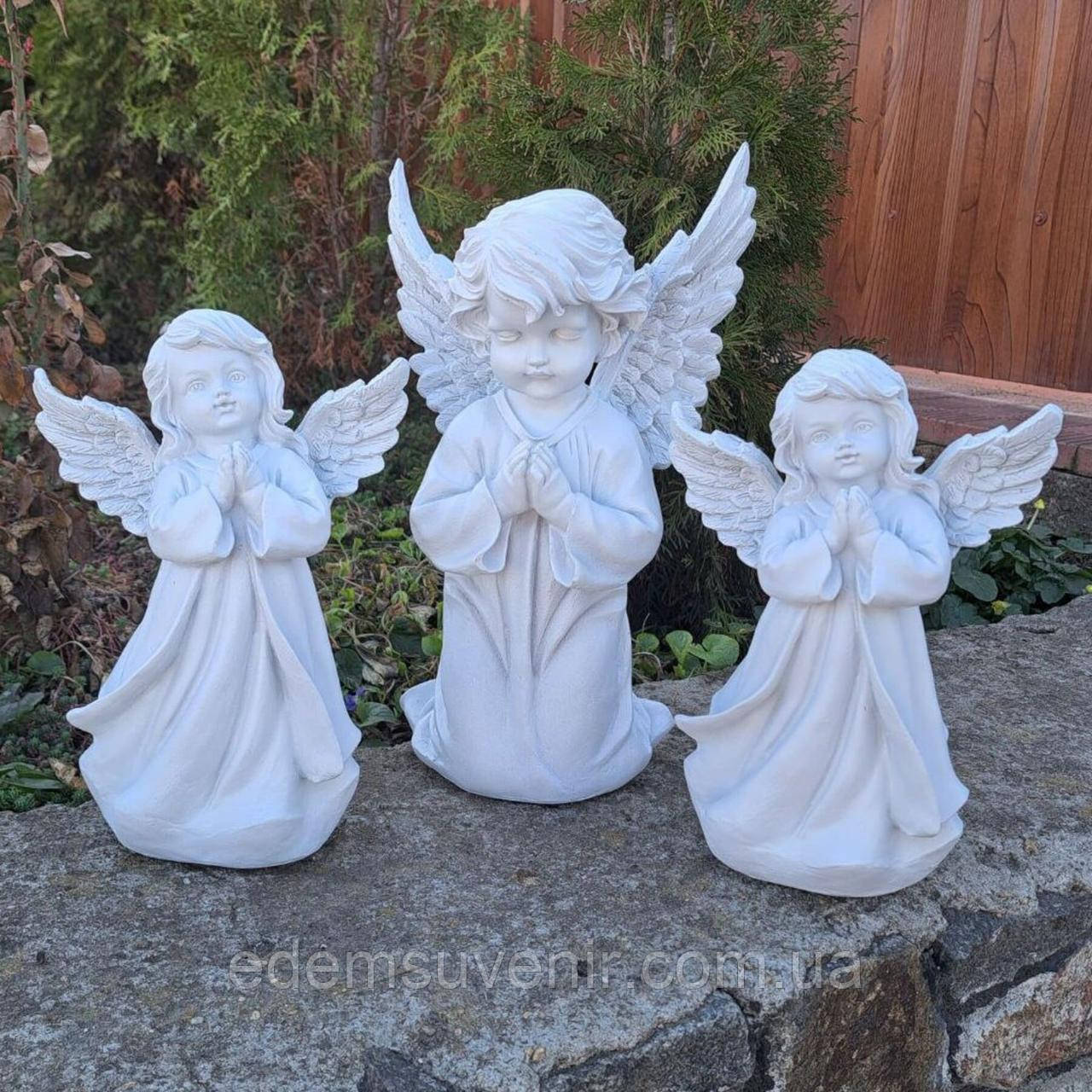 Комплект фігур Янгол молиться, сидячи на колінах, Великий, Білий колір та Янгол молиться, скульптура ангела на могилу, фігура
