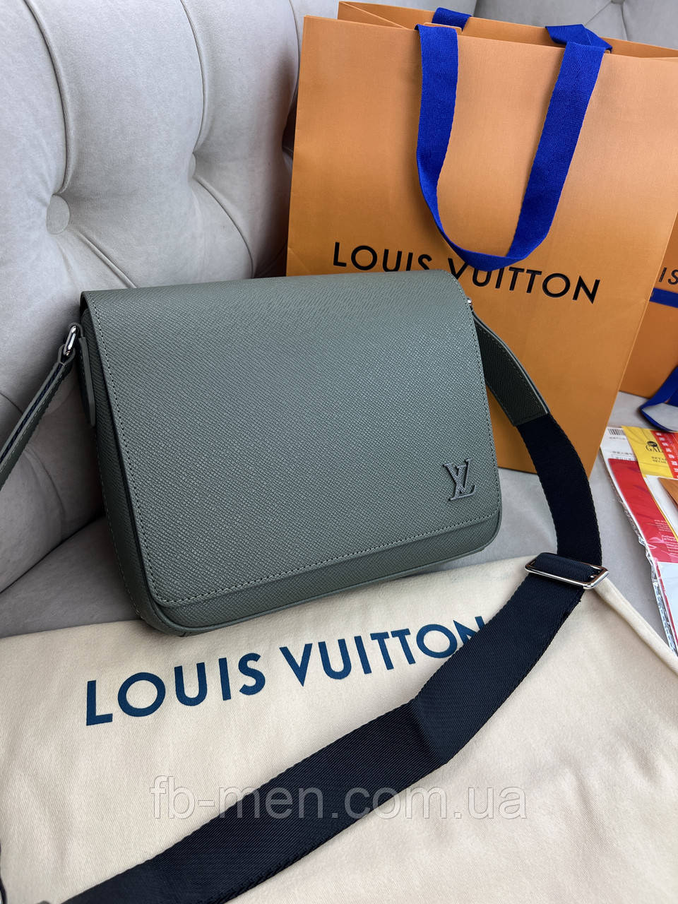Сумка чоловіча месенджер хакі Louis Vuitton District PM Taiga Gray якість преміум