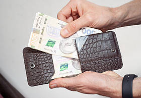 Міні гаманець - жабка чоловічий шкіряний темно-коричневий тиснення Крокодил