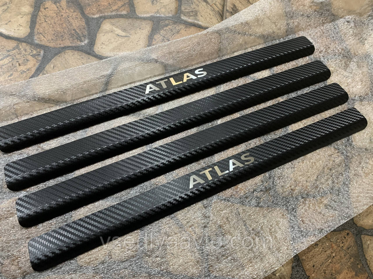 Накладки на пороги Volkswagen Atlas з 2016- (Carbon)