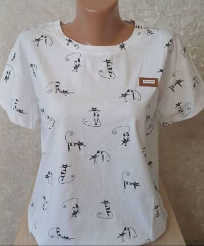 Футболка зі значком Fashion коти, стаканчики, вежі (46-52 універсальний)