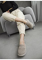 Закриті жіночі замшеві туфлі бежевого кольору зі шкіряною підкладкою