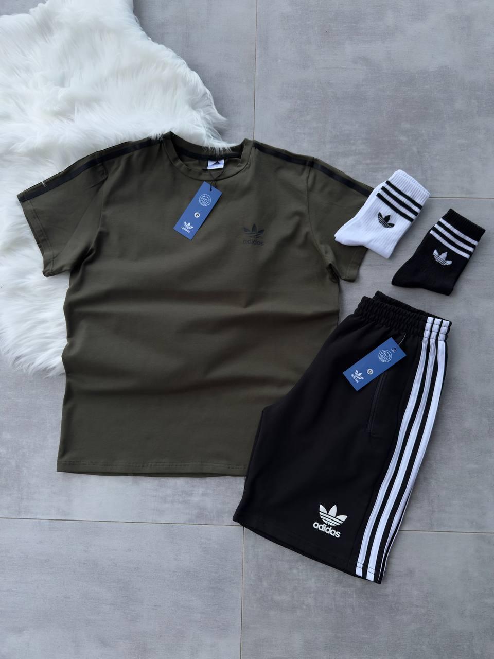 Чоловічий літній костюм Adidas Футболка + Шорти + Кепка + Шкарпетки у подарунок хакі Комплект Адідас на літо