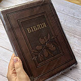 Біблія коричневого кольору з оливкою, 17х24,5 см, з замочком, з індексами, золотий зріз, фото 2