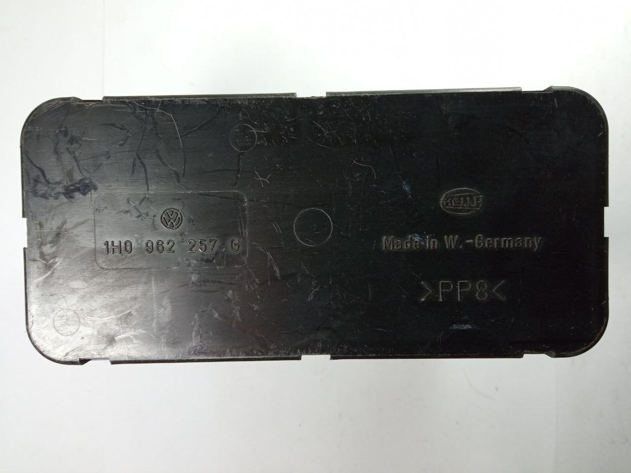 Компресор центрального замка Volkswagen Golf3 Hella 1H0 962 257 G / 1H0962257G