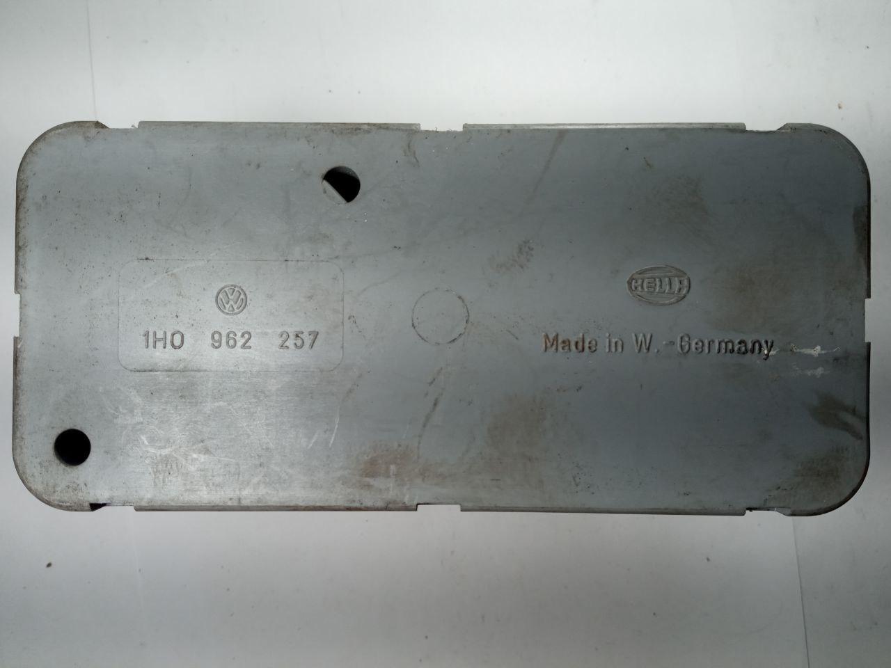 Компресор центрального замка Volkswagen Hella 1H0 962 257 / 1H0962257