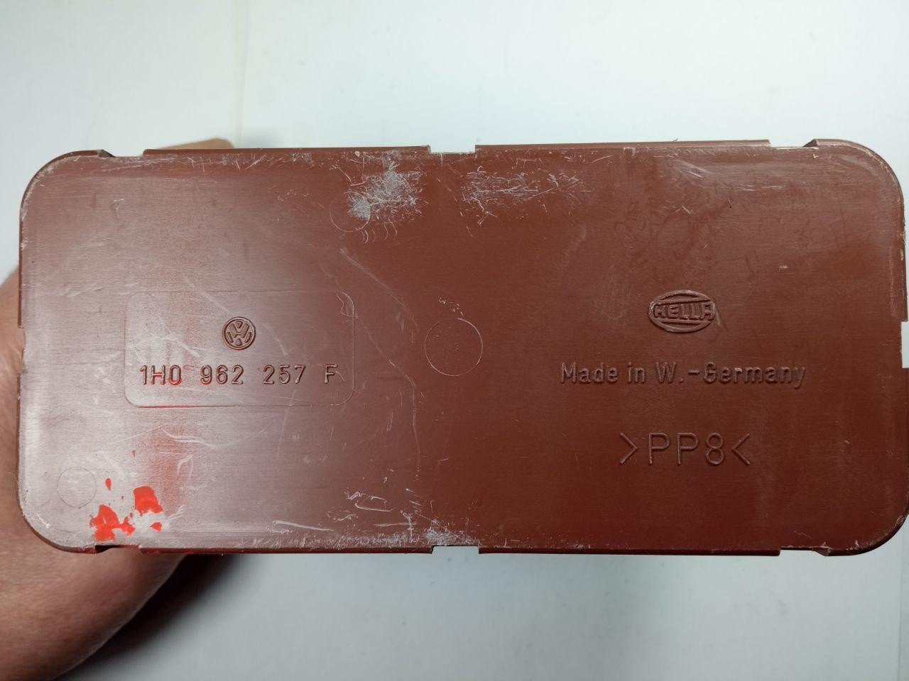 Компресор центрального замка Volkswagen Polo 6N Hella 1H0 962 257 F / 1H0962257F