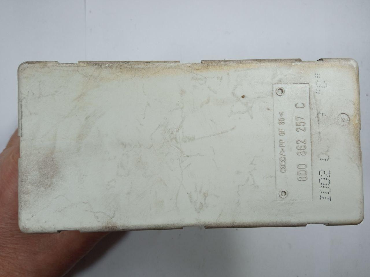 Компресор центрального замка Audi A4 8D0 862 257C / 8D0862257C