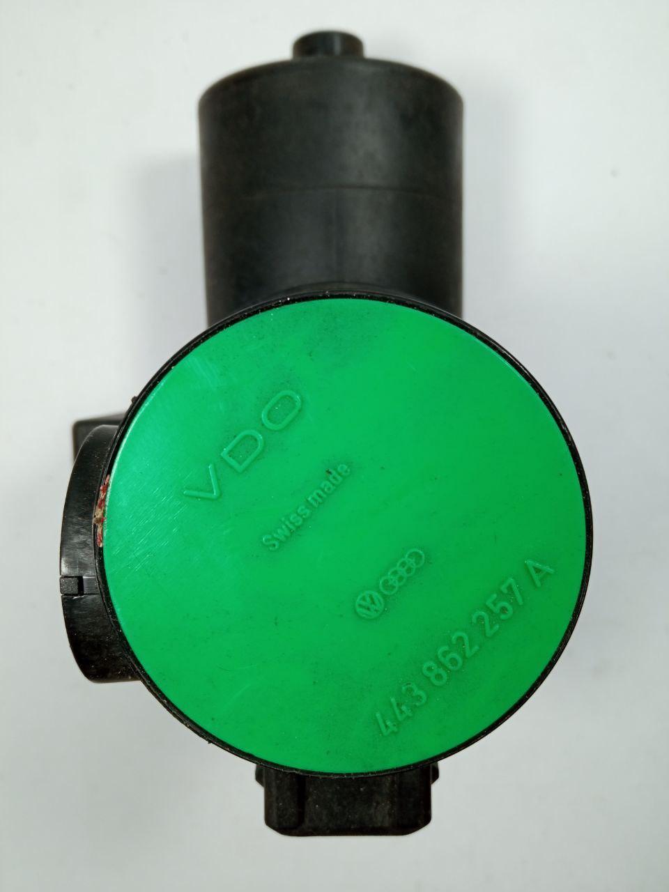 Компресор центрального замка Volkswagen / Audi VDO 443 862 257 A / 443862257A