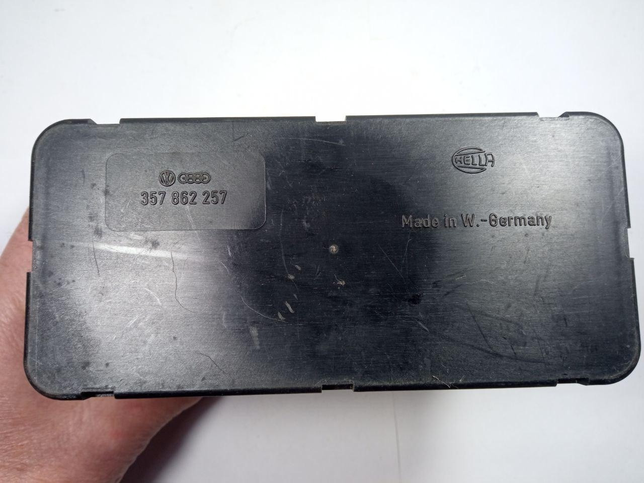 Компресор центрального замка Volkswagen Passat / Golf III / Audi Hella 357 862 257 / 357862257